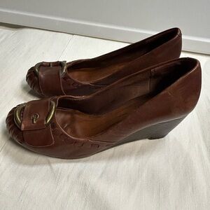 Vintage brown heels.